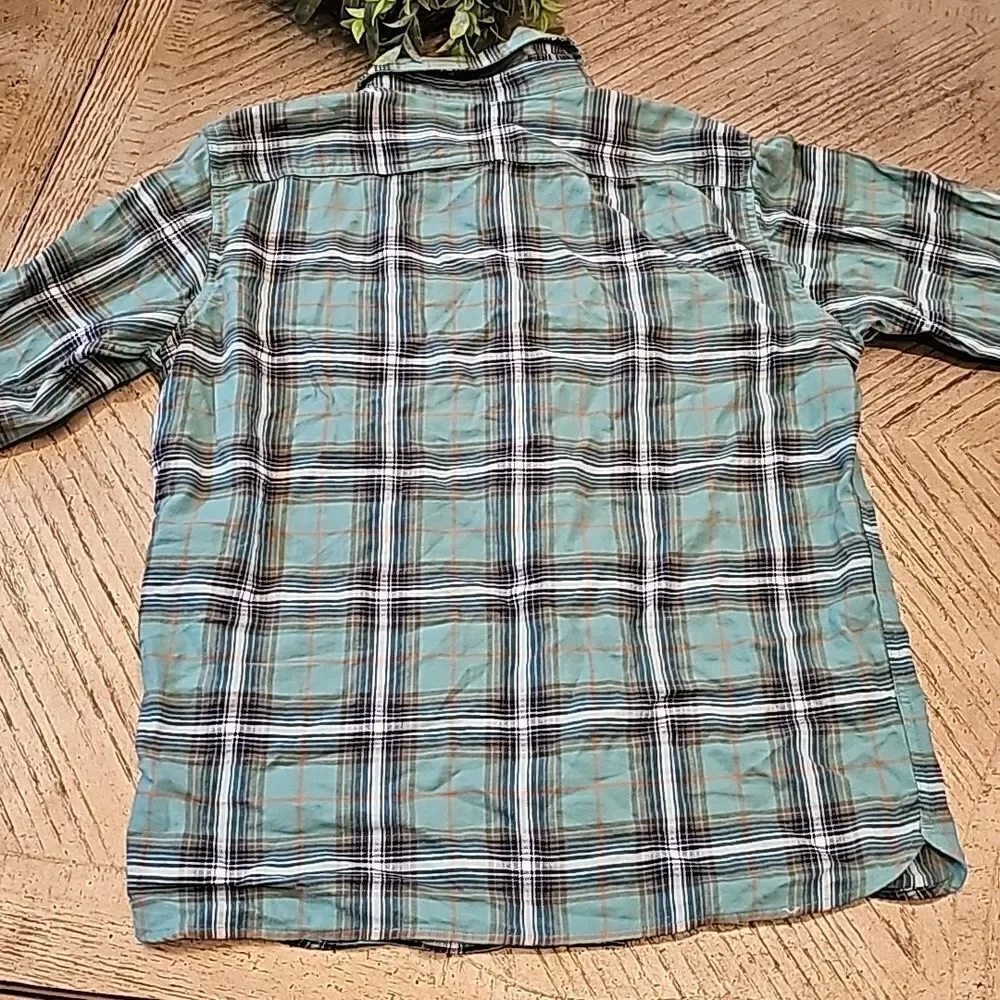 Levi's M relaxed plaid button down shirt